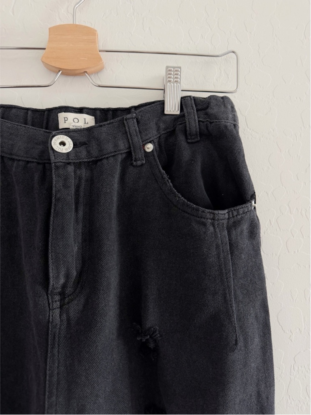 POL Distressed Boho Jogger Pant in Black Size L - Picture 3 of 8
